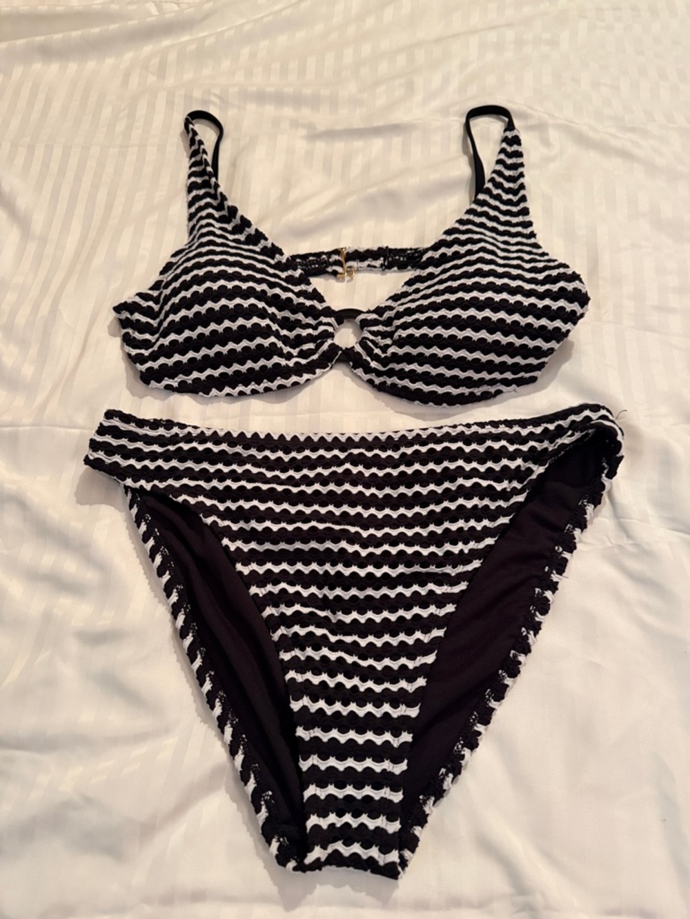Time and Tru Black and White Textured Wave Bikini Set